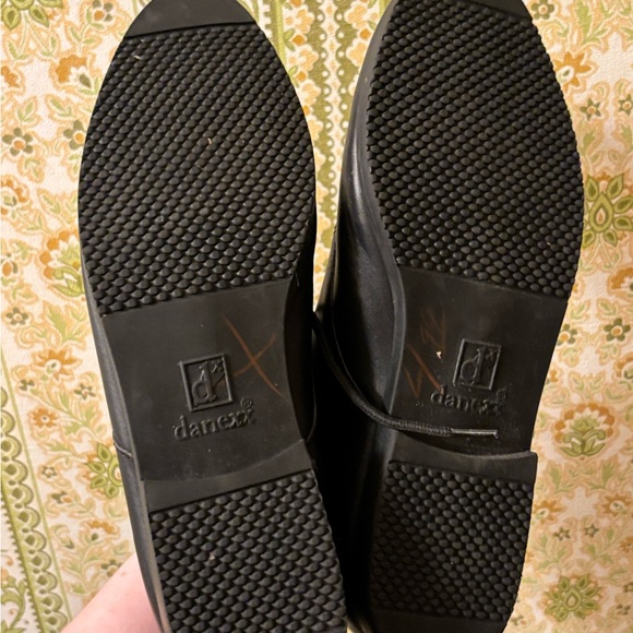 Women’s Booties 🍁 - Picture 3 of 5